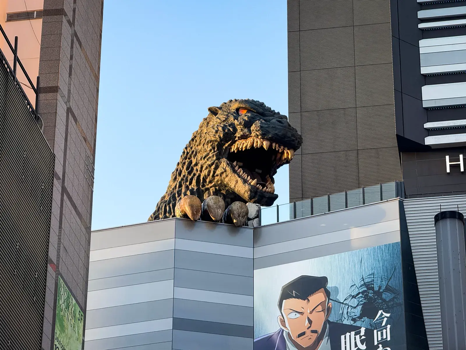 Godzilla-Head-Shinjuku-Tokyo